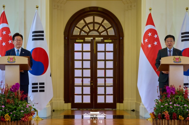 한-싱, FTA 개선 협상 개시 합의…소형원전 협력 MOU 체결