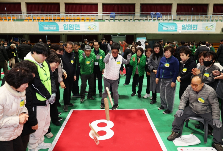 영양군 새마을회, 군민 화합 위한 윷놀이 대회 개최 기사 이미지