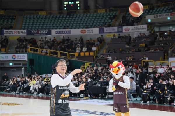 ‘창원특례시 주간’창원 LG 홈경기 승리 기원 