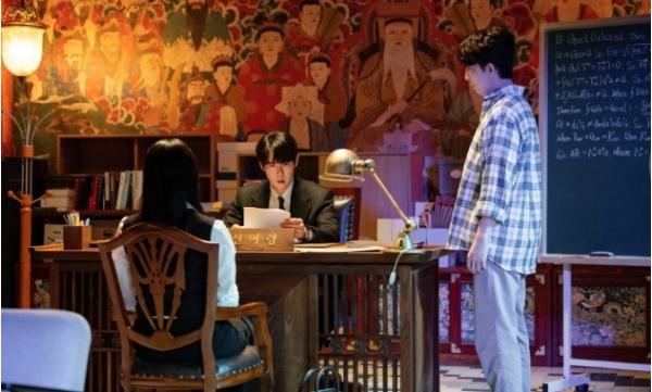 [SBS 신이랑 법률사무소] 오늘(13일) 축 개업! 유연석 파격 변신, ‘신들린’ 관전 포인트 셋! 기사 이미지