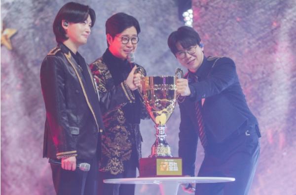 TV CHOSUN '금타는 금요일' 초대 '골든컵' 탄생?! 眞 김용빈 vs 1위 춘길 운명의 빅매치 기사 이미지