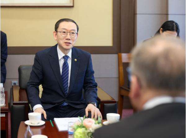 이명구 관세청장, 이반 얀차렉 주한 체코 대사 접견