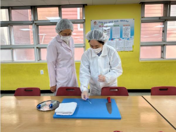 강북교육지원청, 조리 용구 위생 관리로 안전한 급식 환경 조성