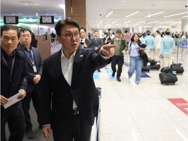 김민석 국무총리, 미국･스위스 순방 마치고 귀국 직후 인천공항 안전관리 현장점검