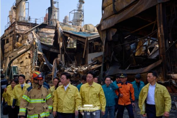 이재명 대통령, 대전 대덕구 안전공업 화재 현장 점검 