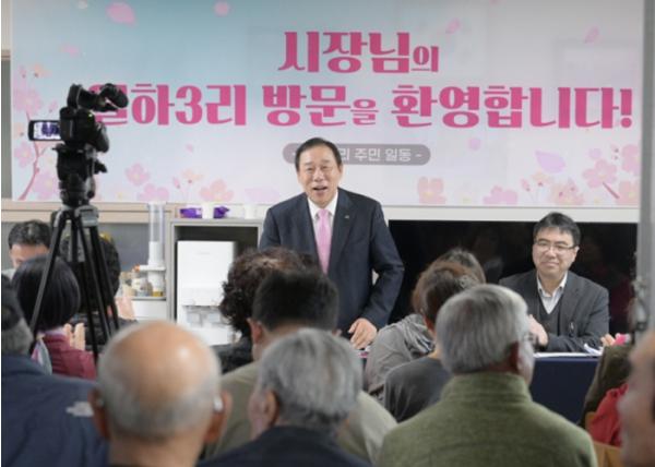 최민호 세종시장, 달 닮은 월하3리서 주민과 현장소통