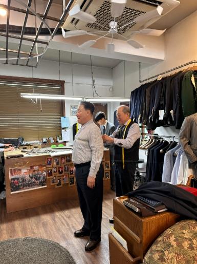 인천보훈지청-김주현 바이각 후원 독립유공자 유족인 월남참전유공자에게 맞춤 정장 증정