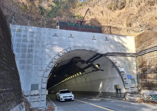부산시 전선관 안전보강 공사에 따른 제1만덕터널 교통통제