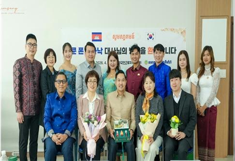 주한 캄보디아 대사, 김해서 열린 자국 전통 행사 ‘쫄츠남’ 참석