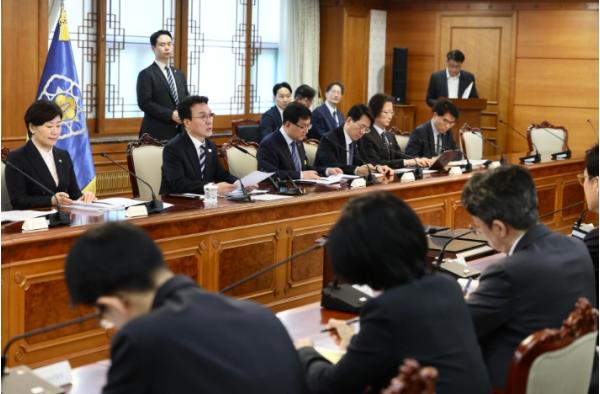 김민석 국무총리, 제3차 비상경제본부 회의 주재