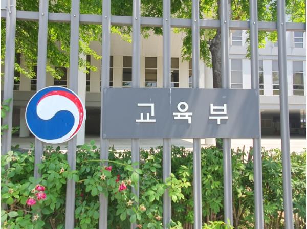 최교진 교육부 장관, 세월호 참사 12주기 기억식 참석