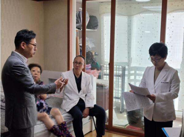 의사도, 약사도 함께... 화성특례시가 어르신 댁으로 직접 찾아갑니다